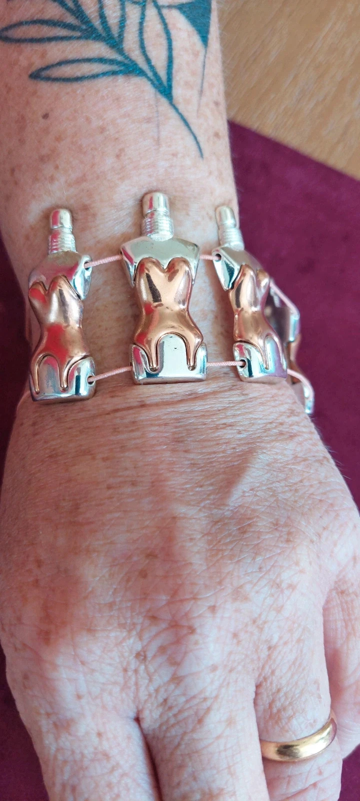 Bracelet Manchette Vintage Jean Paul Gaultier Parfums – Iconique Corset / Buste – photo 5